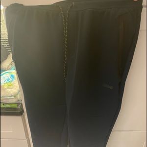 Men’s American Eagle sweatpants.